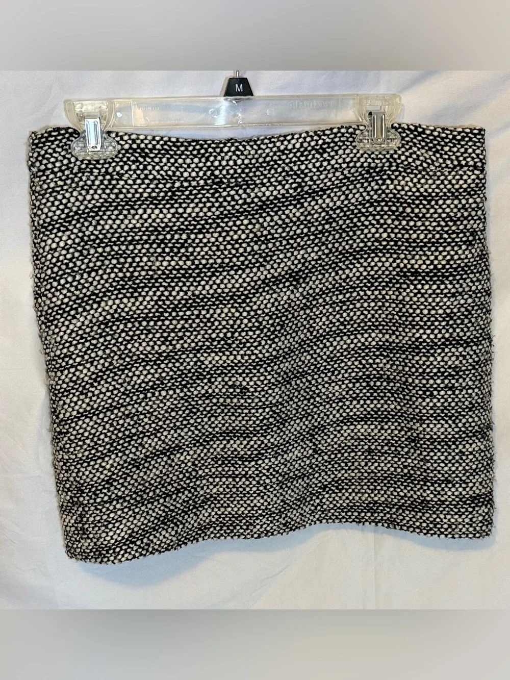 J. Crew Black and White Tweed Mini Skirt 55%Acrylic 38%Wool 7%Other Size 8 (X22)